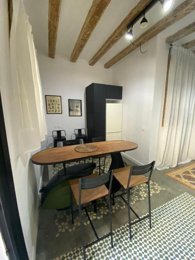 Spacious Modern Apartment In The Vibrant El Raval Barcelona Ngoại thất bức ảnh